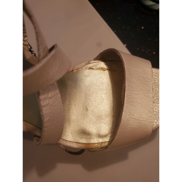 JESSICA SIMPSON Irridescent Cream Leather Platform - Picture 9 of 9